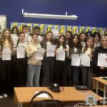 Мова об’єднує: у Нікопольському районі поліцейські разом із дітьми долучилися до написання диктанту національної єдності