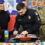 Т.в.о. начальника ГУНП в Дніпропетровській області Олександр Миргородський взяв участь у церемонії спецпогашення марки «Мечем і волею»