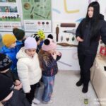 Вчимося бути обережними: у Кам`янському правоохоронці провели інтерактивне заняття для дошкільнят