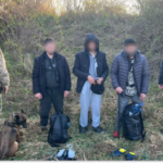 На кордоні зі Словаччиною затримали трьох друзів-втікачів: деталі