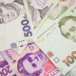 Майже 10 млн українців із вразливих категорій вже отримали 1500 гривень