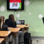 Булінгу не місце серед дітей: у Покрові правоохоронці провели заняття для учнів старших класів