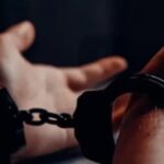 Навідувався до хрещеної та викрадав гроші: поліцейські Синельниківщини викрили зловмисника