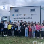 Як діяти у надзвичайних ситуаціях: у Кам’янському районі правоохоронці навчали школярів безпековим правилам