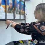 Вишиванка як символ життя і єдності, стрічка — як символ пам’яті: поліцейські Нікопольщини долучилися до нової ініціативи