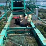 У Дніпрі рятувальники зняли травмованого чоловіка зі 100-метрового будівельного крану