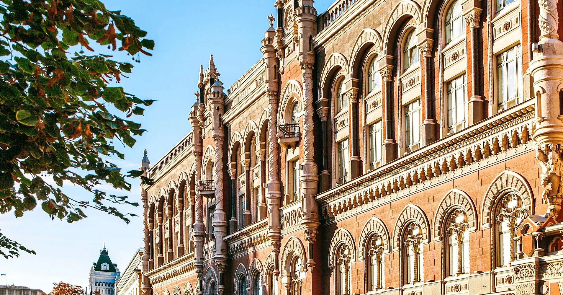 НБУ послабив обмеження та дозволив перевізникам оплачувати нове мито ЄС на посилки