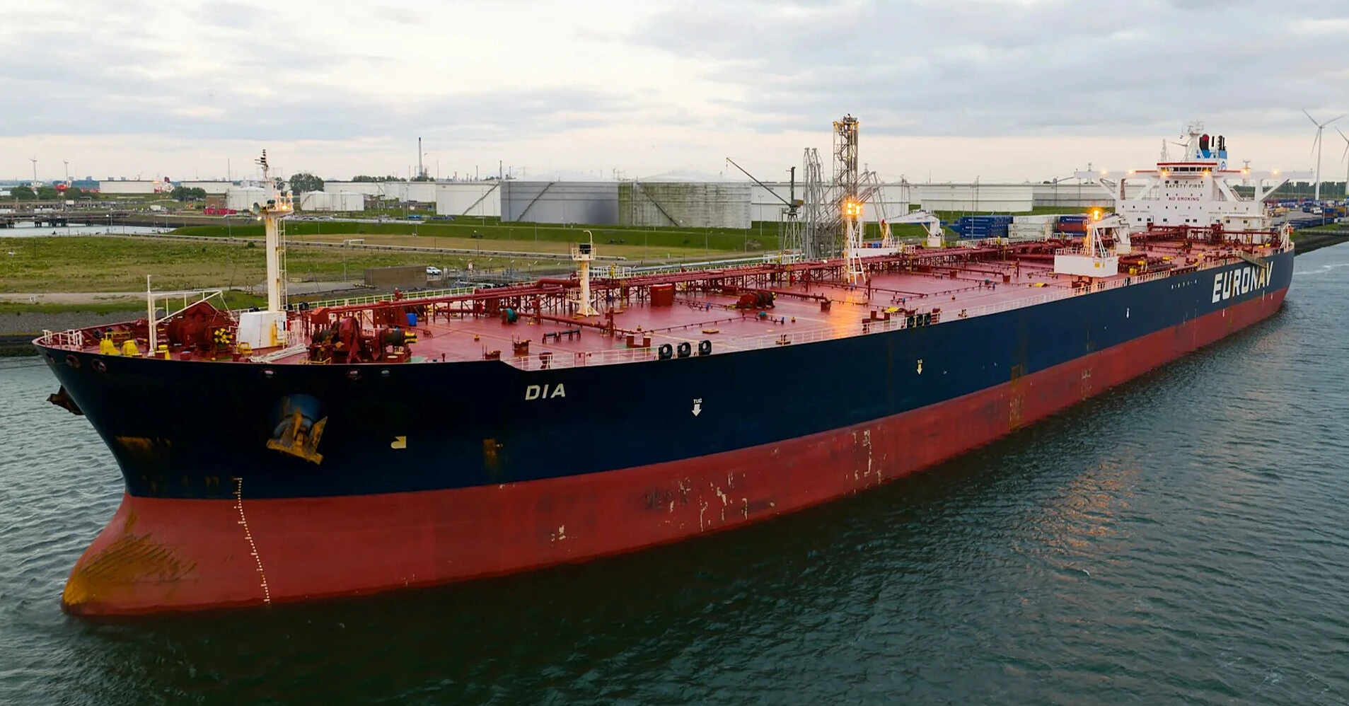 Нафта різко подорожчала, під загрозою два ключові маршрути