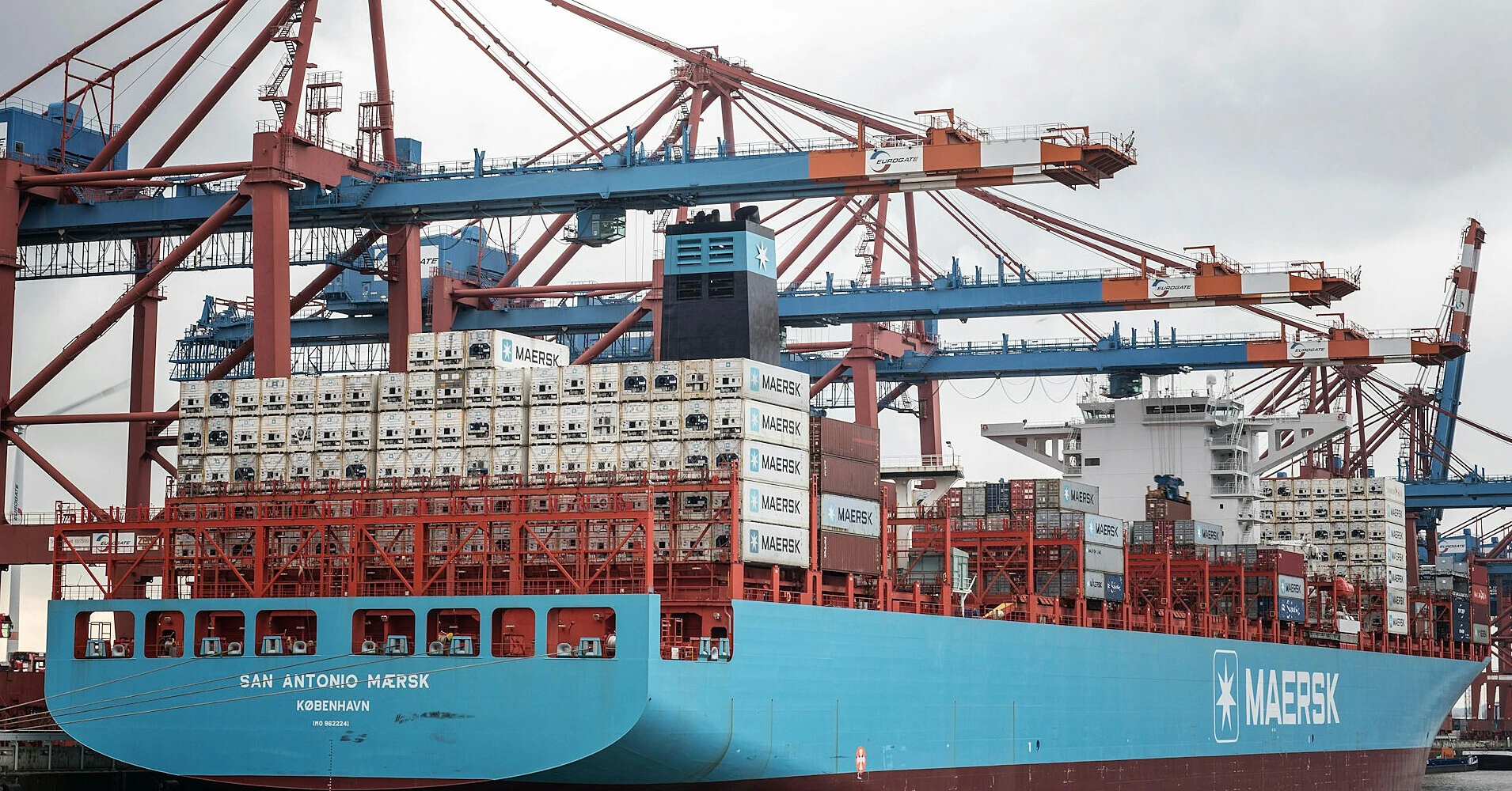 Maersk зупинила роботу в Чорноморську через удари РФ, вантажі перенаправлять до Румунії
