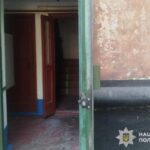 Вдарив пляшкою по голові: правоохоронці Кам’янського затримали чоловіка за смертельне побиття співмешканки