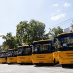 Ще 13 інклюзивних шкільних автобусів отримали громади Дніпропетровщини