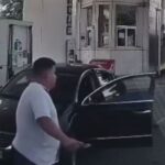 «Кинувся на мене із сокирою»: у Дніпрі на АЗС «Укрнафта» чоловік напав на військового лікаря