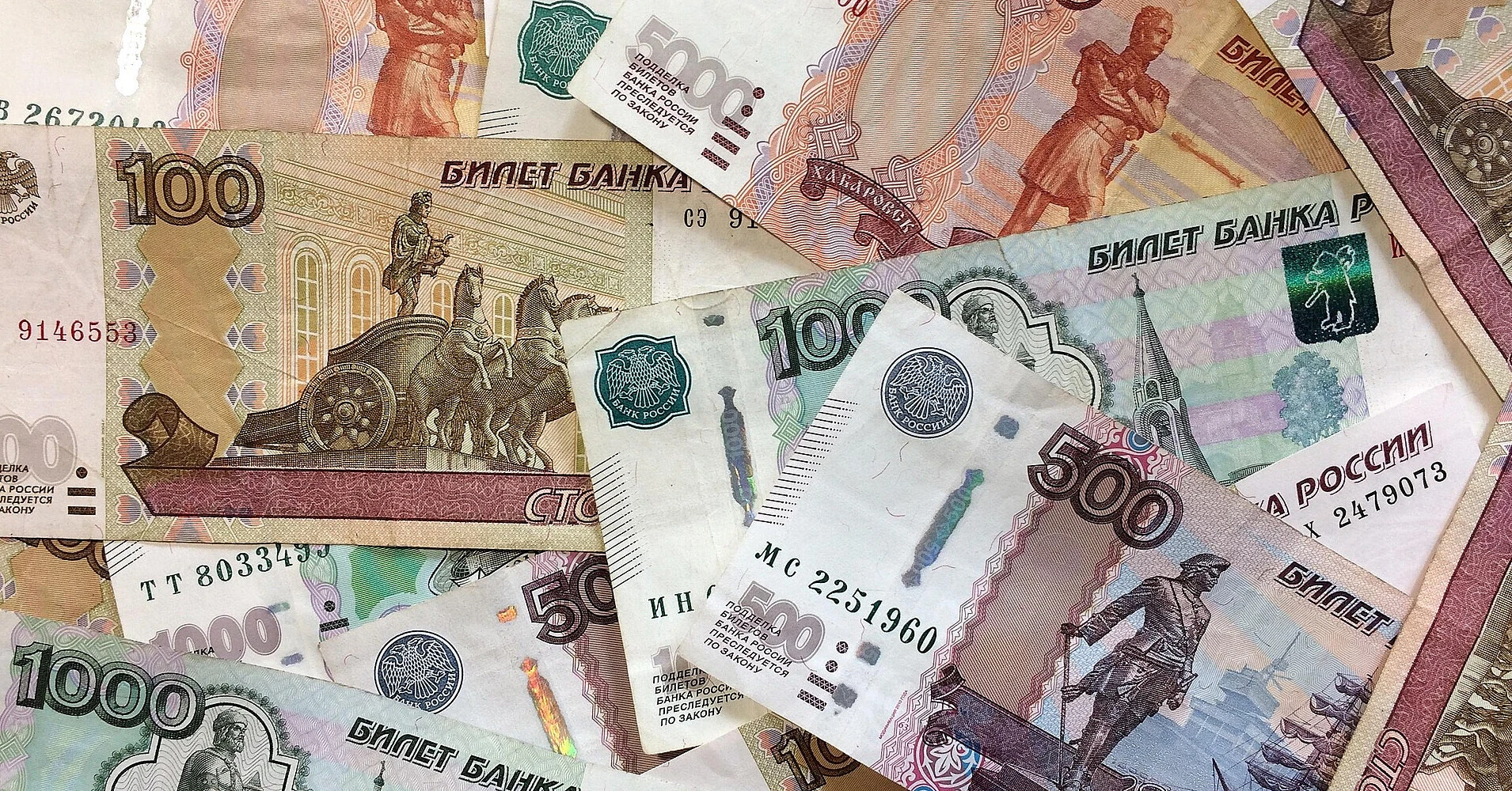 Витрати випередили доходи: дефіцит бюджету РФ досяг 6,5 трлн рублів