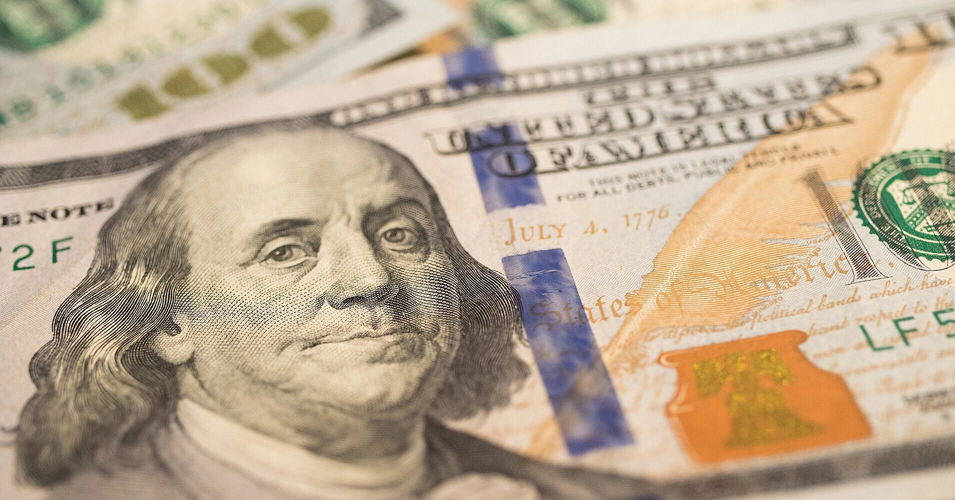 Курс НБУ виріс, готівковий долар подешевшав
