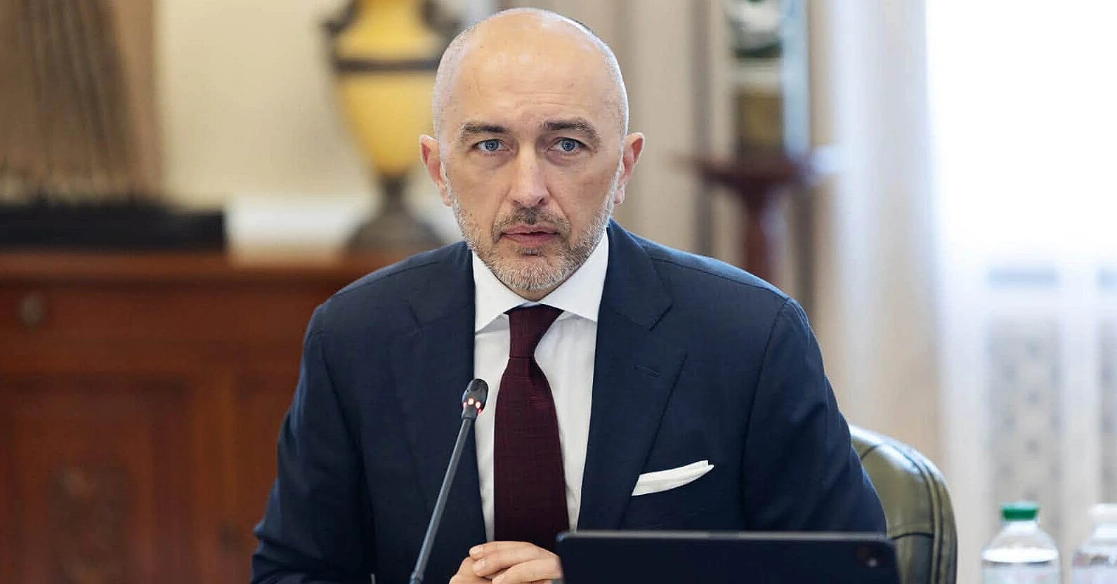 НБУ вимагає звільнити голову наглядової ради Sense Bank після антикорупційного розслідування