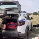 «Ми вже так втомились від цих жахів», – поліцейські Запоріжжя евакуювали з прифронтової Новомиколаївки жінку з інвалідністю та літнє подружжя