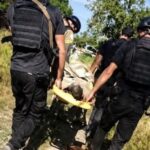 Майже дві доби пролежав на березі річки: поліцейські Криворіжжя врятували чоловіка